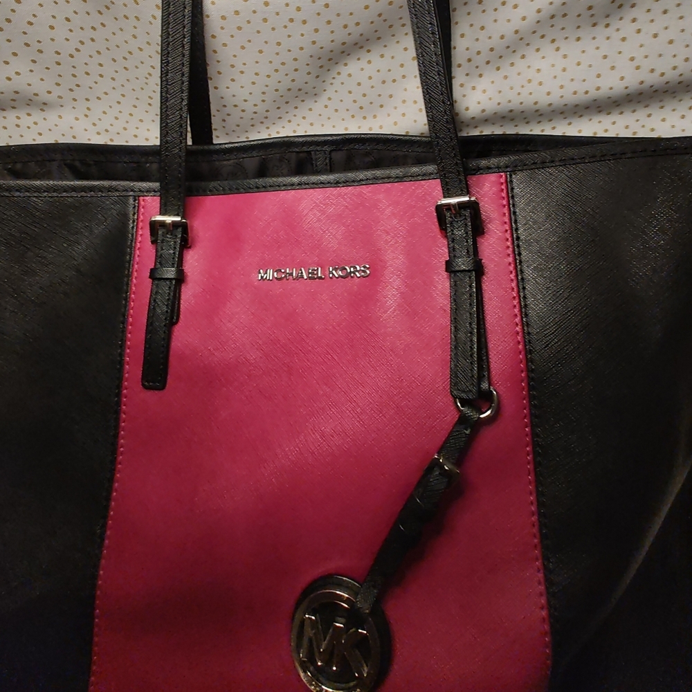 Michael Kors Jet Set Center Stripe Black & Magenta tote! Retired *like new* - Picture 4 of 11